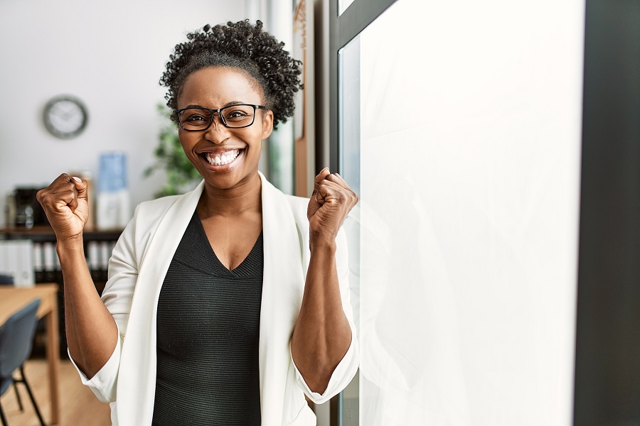BOOST YOUR SMILE’S BRILLIANCE WITH TEETH WHITENING
